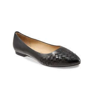 Trotters Estee Flat dress shoes. (Size 12)